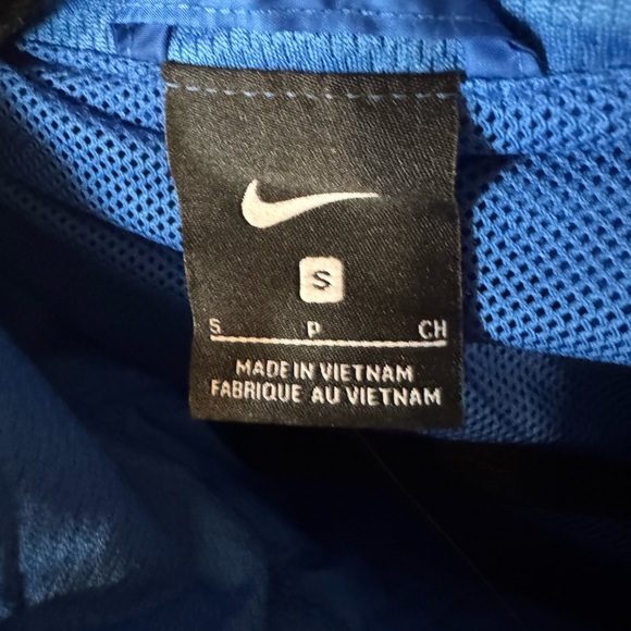 Nike Women’s Full-Zip Jacket, size S, NWT - Picture 2 of 2